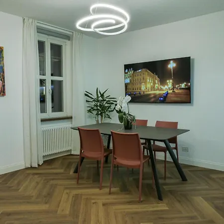 Centro Storico In Piazza Unità Moderno Wifi Ac Apartamento