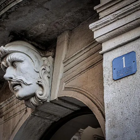 Centro Storico In Piazza Unità Moderno Wifi Ac Apartamento