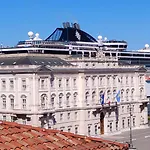 Centro Storico In Piazza Unità Moderno Wifi Ac Appartement