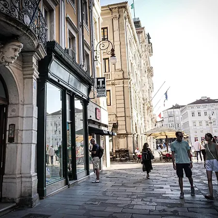 アパート Centro Storico In Piazza Unita Moderno Wifi Ac