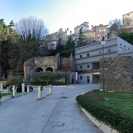 Apartman Vista Mozzafiato Su Piazza Unita Design Vista Unica Comfort E Wifi Veloce Trieszt