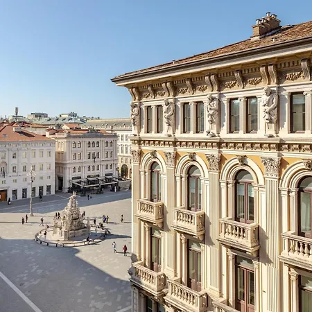 Vista Mozzafiato Su Piazza Unita Design Vista Unica Comfort E Wifi Veloce ترييستي