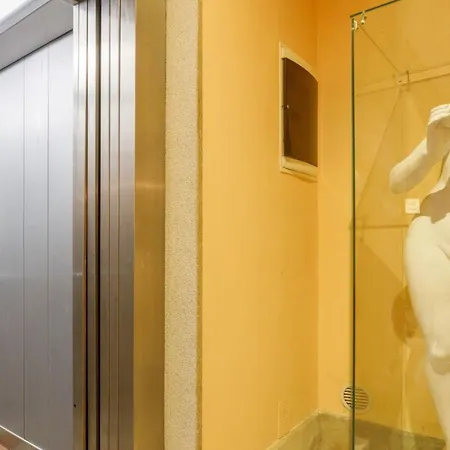 Vista Mozzafiato Su Piazza Unita Design Vista Unica Comfort E Wifi Veloce Trieszt